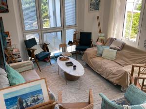 Maisons de vacances Villa boheme chic a Sauzon avec vue mer et wifi - FR-1-418-174 : photos des chambres
