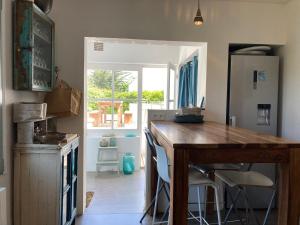 Maisons de vacances Villa boheme chic a Sauzon avec vue mer et wifi - FR-1-418-174 : photos des chambres