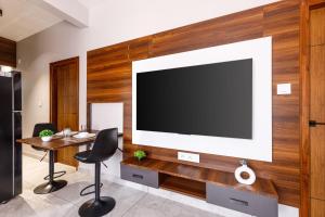 The Monarch Stay by Red Olive 3BHK Indiranagar