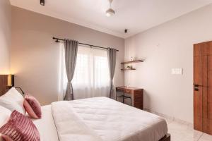 The Monarch Stay by Red Olive Nr Indiranagar3bhk