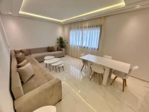 Seaside Minimalist Suite - 2 Bedrooms & Beach Walk