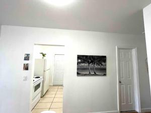 Apartment in the Heart of Calle 8 with Parking