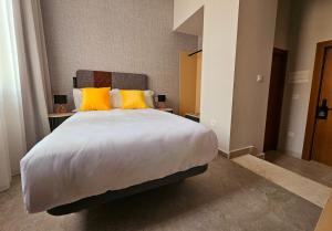 Cousin Room Hotel Automatizado