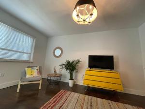 3 Bedroom Apartment with Backyard Oasis