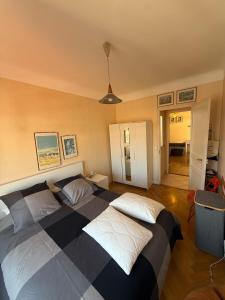 Charming Riviera Top-Floor Apartment near the Beach