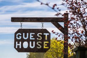 Viesu nams Vālodzes