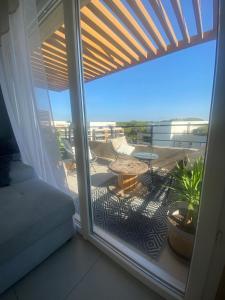 Appartement toit terrasse, piscine, plages à 10min et parking