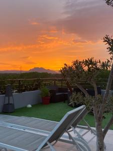 Appartement toit terrasse, piscine, plages à 10min et parking