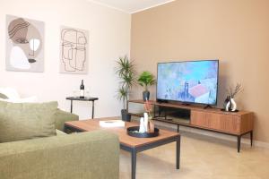 Modern 1BR - Old Town and sea