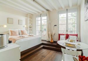 Cosy studio with terrace near Notre-Dame - 4-Sterne-Hotels in Paris