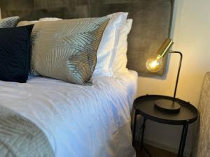 Stylish Studio with City Views & Pool at Zeeland Pier