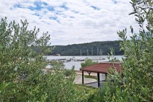 Seafront Family Apartment Una - Sunny Rab Island