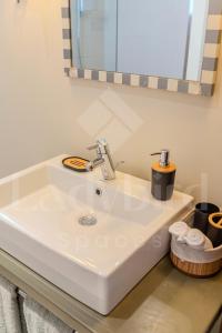 Ladybird - Veranda Nest