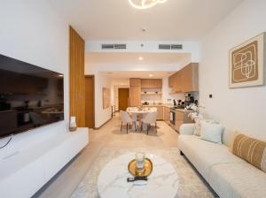 Bright & Airy 2BR-2min Walk to Business Bay Metro