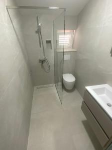 Red Hill Beach House - stunning 3-story residence