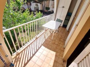 Appartements Charmant T3 climatise avec parking, piscine, tennis, a 200m des plages et commerces - FR-1-316-21 : photos des chambres