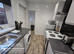 16 Newcastle street by Prestige Properties Serviced Accommodation