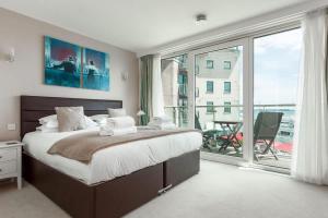 Panorama - 180-Degree Harbour Views