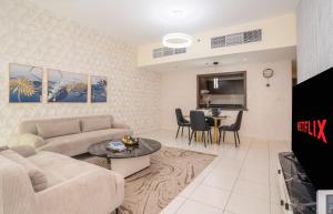 Granduer 1 BR in Windsor Manor Canal Front Living With Burj Views