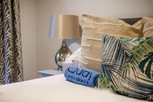 Little Sea - Moments from Waterfront Restaurants