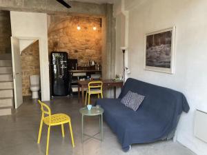 Stylish Art House Palmeti