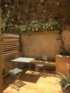 Maisons de vacances Cadenet village house - 4 to 6 people : Maison de Ville 3 Chambres