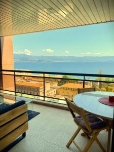 Appartements Grand T2 STANDING AJACCIO Proche centre et plages VUE PANORAMIQUE PARKING PRIVE : photos des chambres