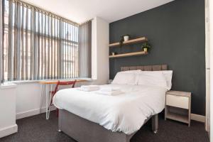 Spacious 4 Bedroom House with Garden in Doncaster