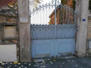 Appartements La croix des Rameaux- charming house near Lyon : photos des chambres