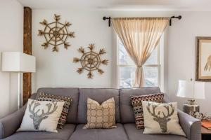 Go Skiing or Hiking from an Enchanting, Light-Filled Home