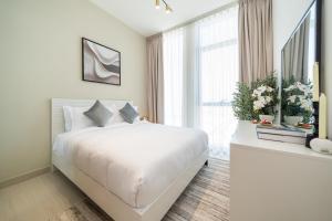 Modern JVC Apartment Views of Marina Skylines