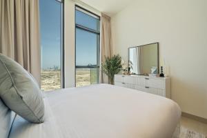 Modern JVC Apartment Views of Marina Skylines