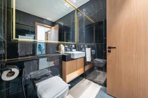 Modern JVC Apartment Views of Marina Skylines