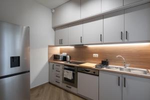 Acropolis Retreat Walk to Museum