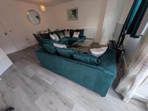 Spacious Large 4 Bed Contractor