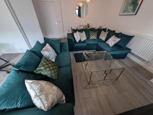 Spacious Large 4 Bed Contractor