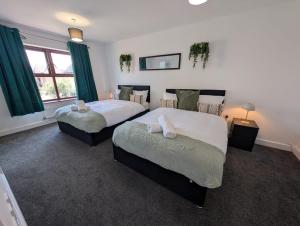 Spacious Large 4 Bed Contractor