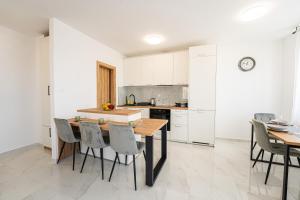 Meridian Pool Residences