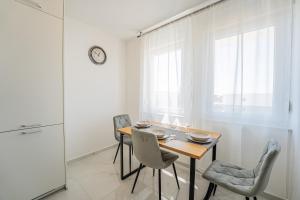 Meridian Pool Residences