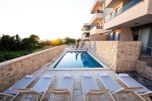 Meridian Pool Residences