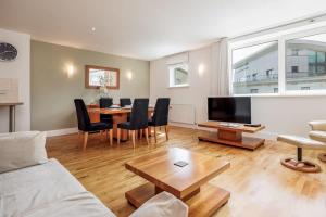 Jeanneau - Prestigious Dolphin Quays apartment on Poole Quay