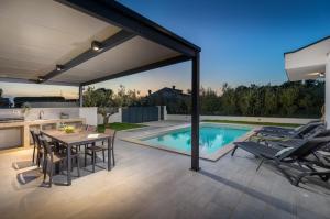 Villa Parenzana by Villsy