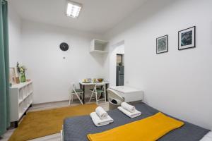 Carmen-Silva Studios No 3