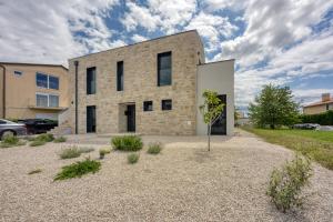 Sea View Apartment Rubil