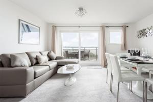 Beach Point - Stunning Harbour Views from Balcony