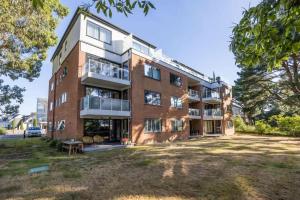 Sandy Shores - Moments from Blue Flag Sandbanks Beach