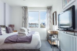 Sunnyside - Stylish Apartment Moments from Poole Quay