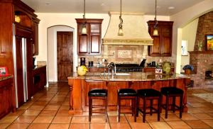 Lovely Charming Villa with Vineyards and Outdoor Pool in Oregons Willamette Valley