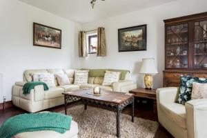 The Willows - Charming Railway Woodland Cottage with Log Burner