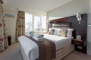 Osprey - Breathtaking Sea Views from Bedroom